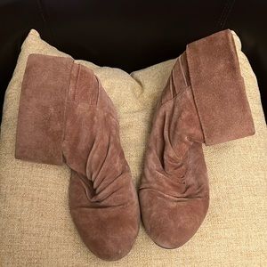 Cute suede ankle boots size 7M